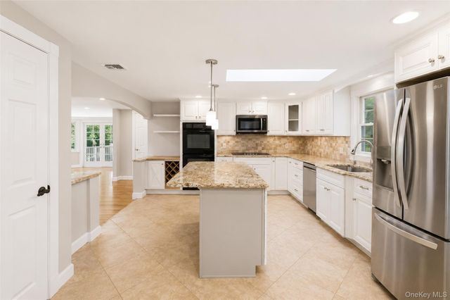 12 Leeside Road, Carmel, NY 10512