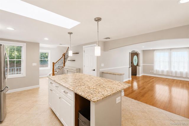 12 Leeside Road, Carmel, NY 10512