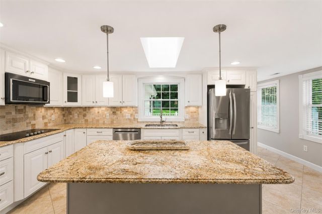 12 Leeside Road, Carmel, NY 10512