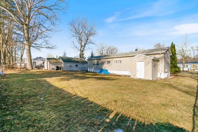 8 Gardner Avenue, Salem, NH 03079