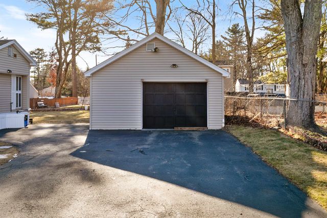 8 Gardner Avenue, Salem, NH 03079