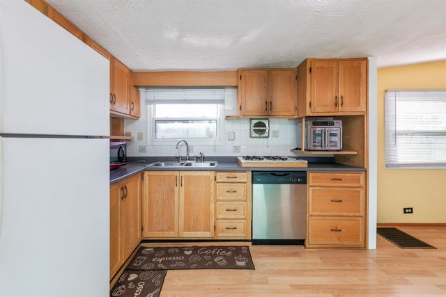 8 Gardner Avenue, Salem, NH 03079