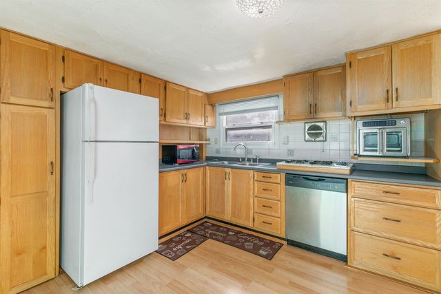 8 Gardner Avenue, Salem, NH 03079