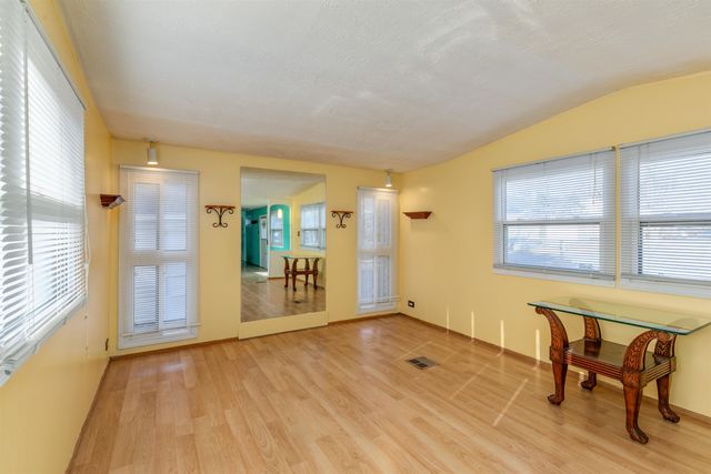 8 Gardner Avenue, Salem, NH 03079