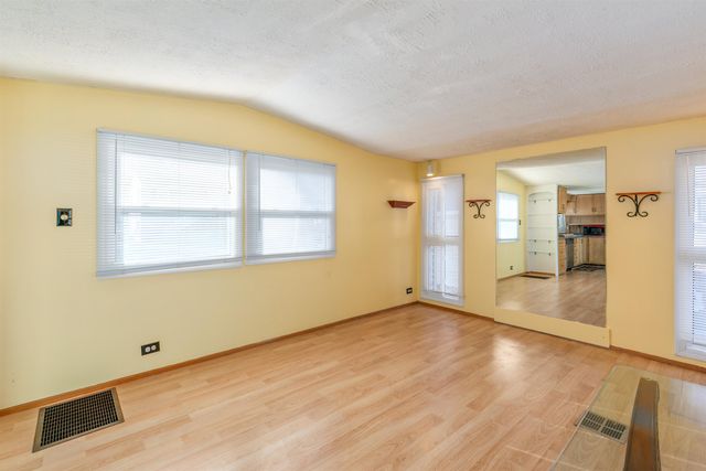 8 Gardner Avenue, Salem, NH 03079