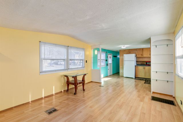 8 Gardner Avenue, Salem, NH 03079