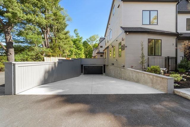 956 Walnut Street 7, Newton, MA 02461