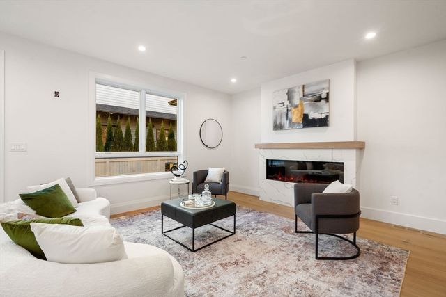 956 Walnut Street 7, Newton, MA 02461