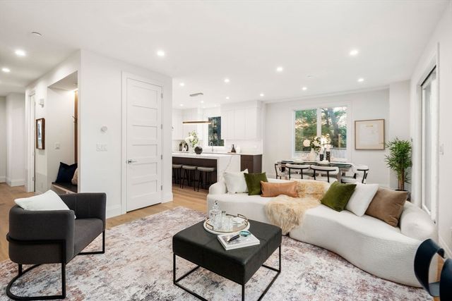 956 Walnut Street 7, Newton, MA 02461