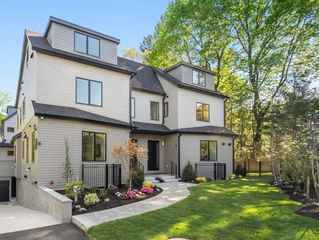 956 Walnut Street 7, Newton, MA 02461