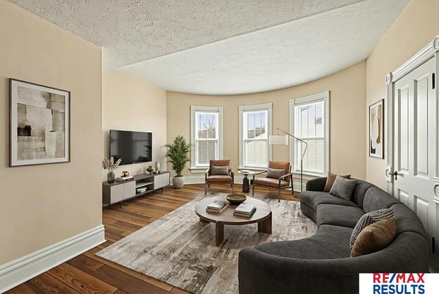 5012 Cass Street, Omaha, NE 68132