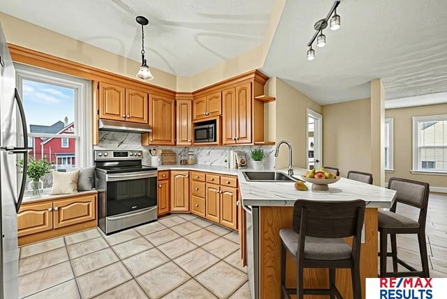 5012 Cass Street, Omaha, NE 68132