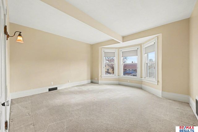 5012 Cass Street, Omaha, NE 68132