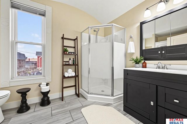 5012 Cass Street, Omaha, NE 68132