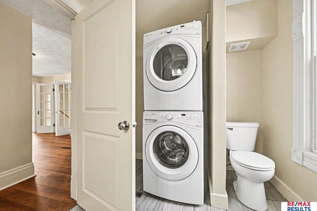 5012 Cass Street, Omaha, NE 68132