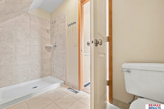 5012 Cass Street, Omaha, NE 68132