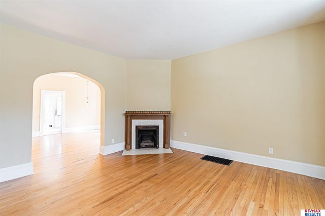 5012 Cass Street, Omaha, NE 68132