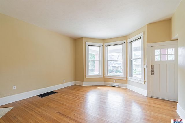 5012 Cass Street, Omaha, NE 68132