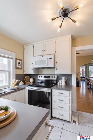 5012 Cass Street, Omaha, NE 68132