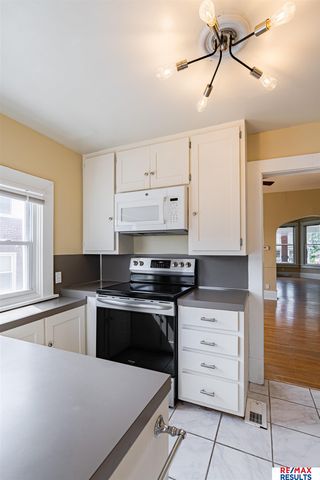 5012 Cass Street, Omaha, NE 68132