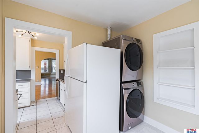 5012 Cass Street, Omaha, NE 68132