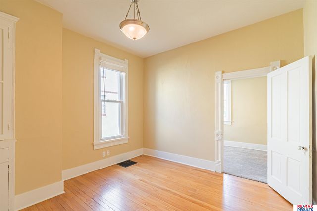 5012 Cass Street, Omaha, NE 68132