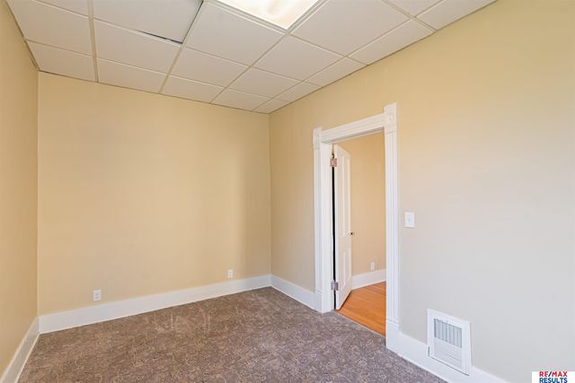 5012 Cass Street, Omaha, NE 68132