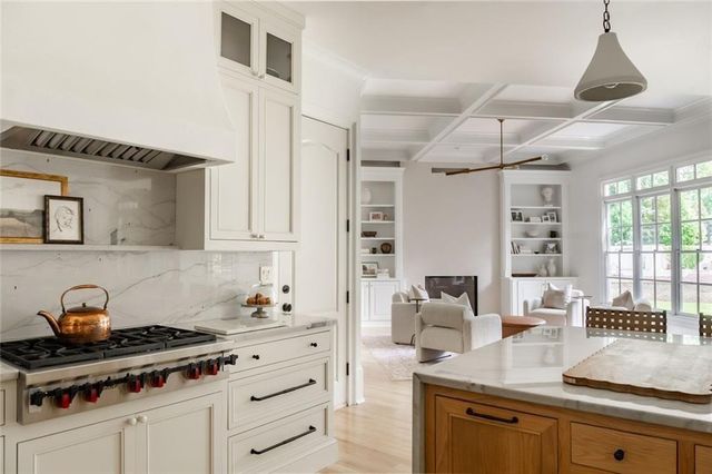 900 Crabapple Hill, Alpharetta, GA 30004