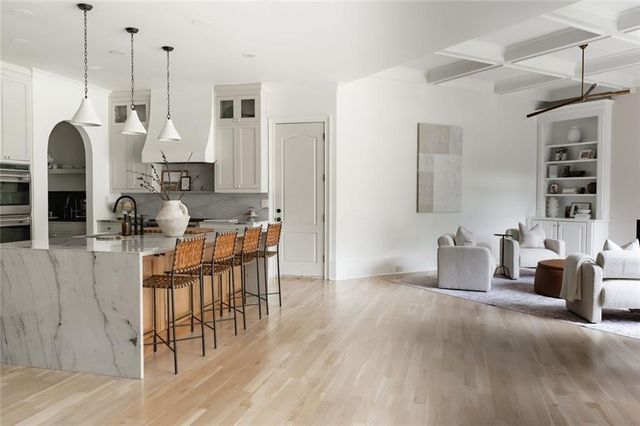 900 Crabapple Hill, Alpharetta, GA 30004