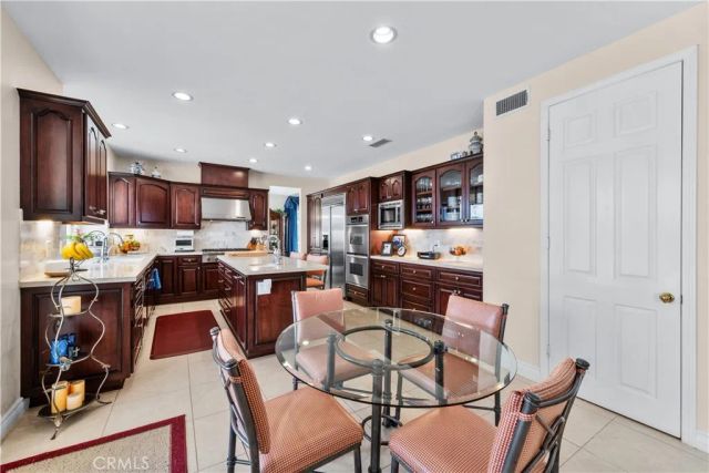 7801 E Bridgewood Drive East, Anaheim Hills, CA 92808