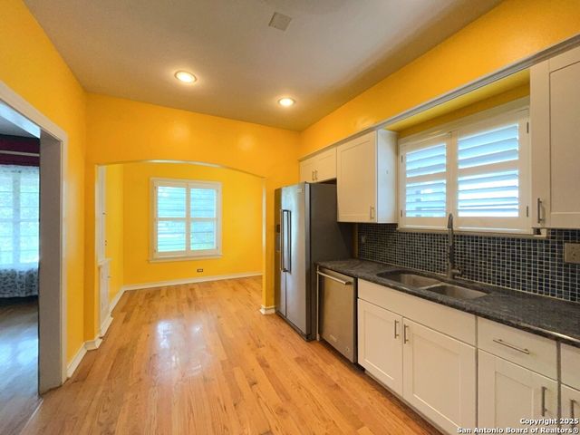 2239 W Mistletoe Ave, San Antonio, TX 78201