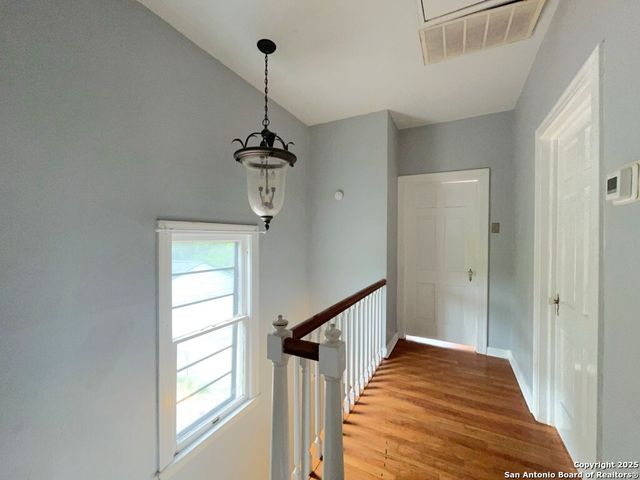 2239 W Mistletoe Ave, San Antonio, TX 78201