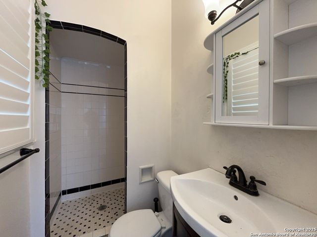 2239 W Mistletoe Ave, San Antonio, TX 78201
