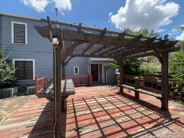 2239 W Mistletoe Ave, San Antonio, TX 78201