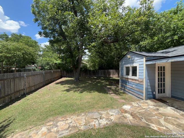 2239 W Mistletoe Ave, San Antonio, TX 78201