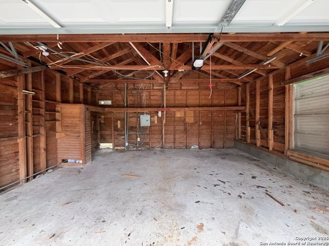 2239 W Mistletoe Ave, San Antonio, TX 78201
