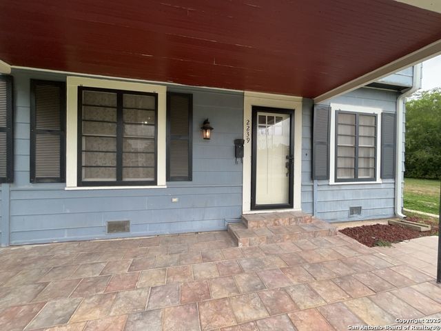 2239 W Mistletoe Ave, San Antonio, TX 78201