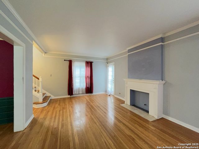 2239 W Mistletoe Ave, San Antonio, TX 78201