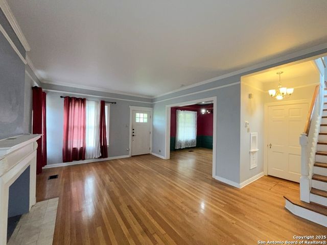 2239 W Mistletoe Ave, San Antonio, TX 78201