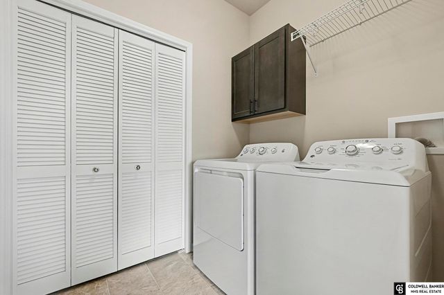 13825 Potter Parkway, Omaha, NE 68142