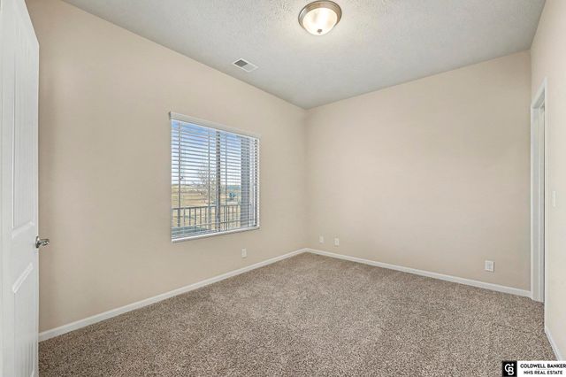 13825 Potter Parkway, Omaha, NE 68142