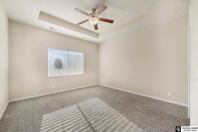 13825 Potter Parkway, Omaha, NE 68142