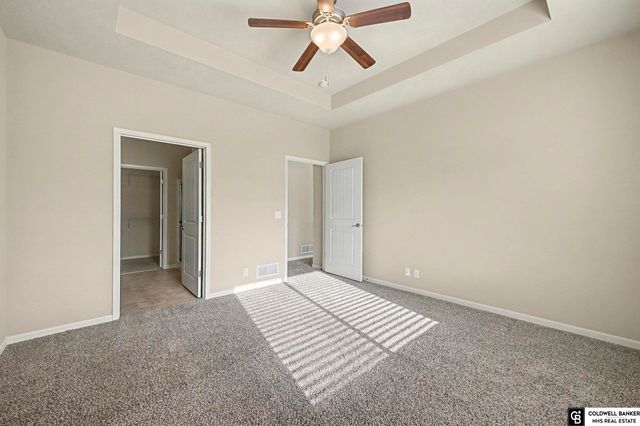 13825 Potter Parkway, Omaha, NE 68142