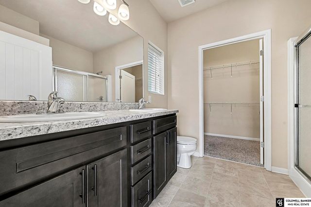 13825 Potter Parkway, Omaha, NE 68142