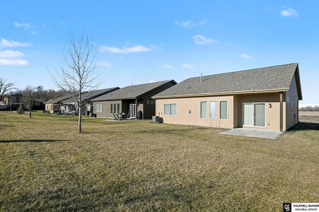 13825 Potter Parkway, Omaha, NE 68142