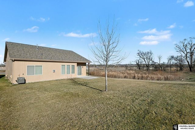 13825 Potter Parkway, Omaha, NE 68142