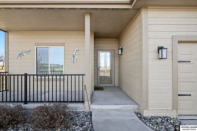 13825 Potter Parkway, Omaha, NE 68142