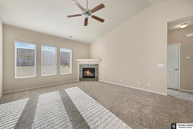 13825 Potter Parkway, Omaha, NE 68142