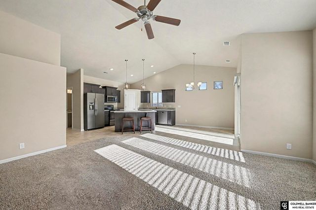 13825 Potter Parkway, Omaha, NE 68142