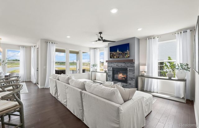 2095 Marigold Way, Milford Charter Township, MI 48381